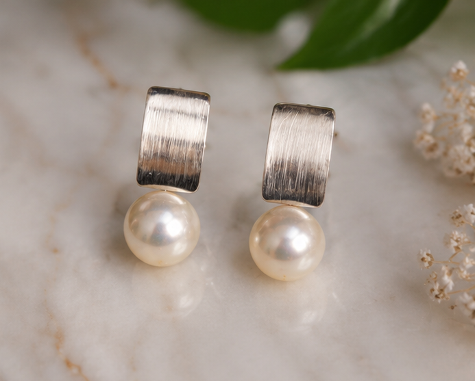 PEARL DROP EARRING