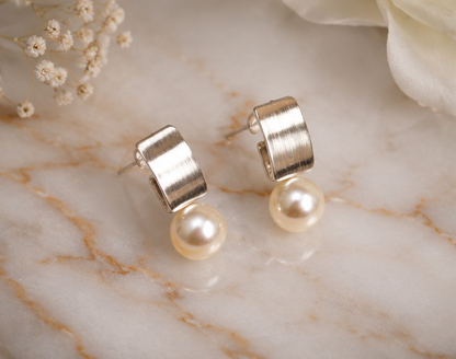 PEARL DROP EARRING